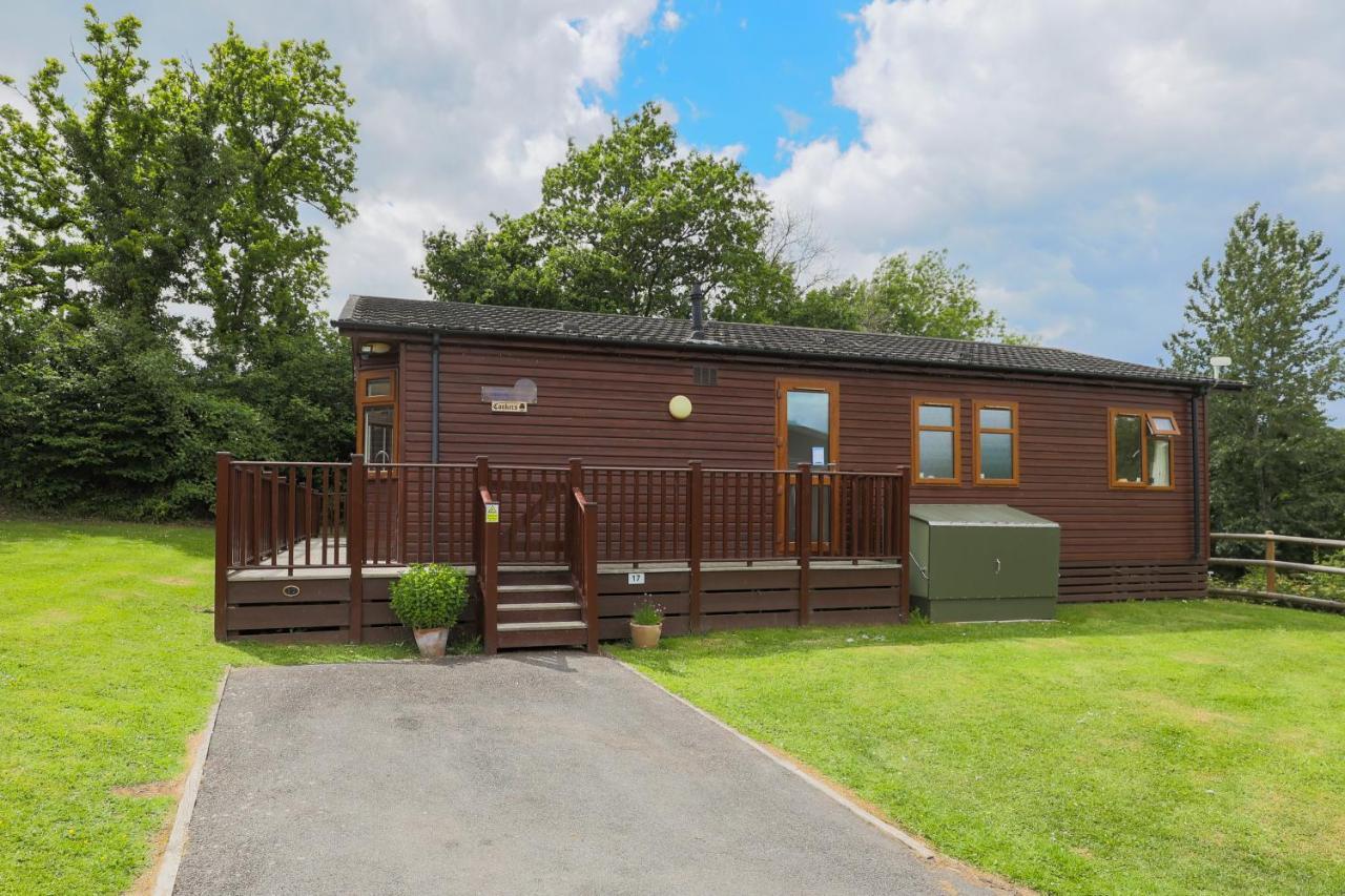 Conkers Lodge For 6 With Hot Tub & Secluded Decking - Spa Resort In Devon Chudleigh ภายนอก รูปภาพ